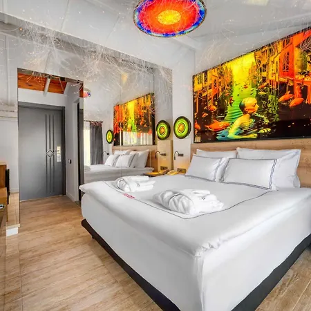 Отель Illusion & Clubhotel - Adults Only 3*