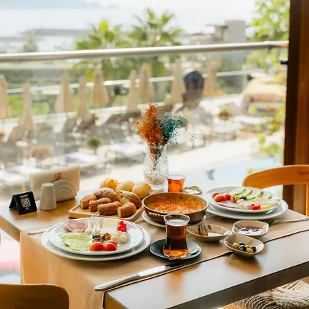 Illusion & Clubhotel - Adults Only